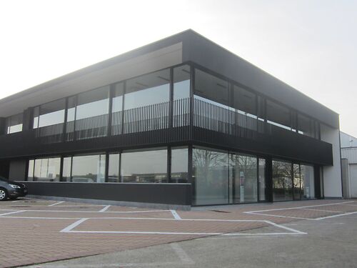 Diverse kantoorruimtes in een business center te Nazareth