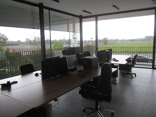 Diverse kantoorruimtes in een business center te Nazareth