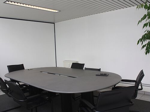 Diverse kantoorruimtes in een business center te Nazareth