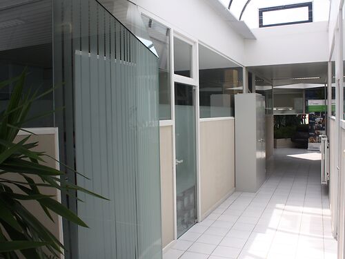Diverse kantoorruimtes in een business center te Nazareth