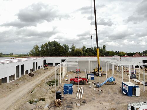 Nieuwbouw KMO-units in KMO-park Heiplas langs de N442 te Lede