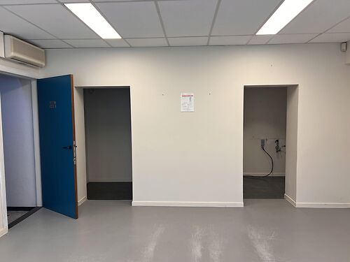 Lichtrijke kantoren vlakbij de Gentse haven en met vlotte verbinding via de R4 te Gent