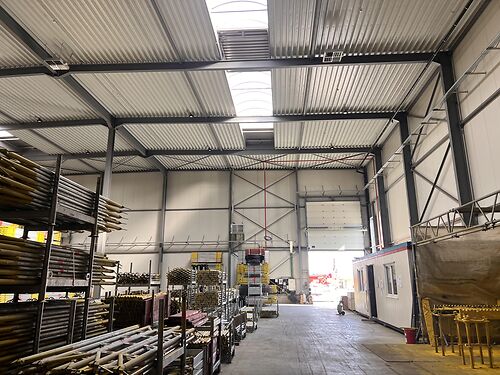 Recent magazijn in de Grote Nest te Evergem (Gent), vlakbij de Gentse haven
