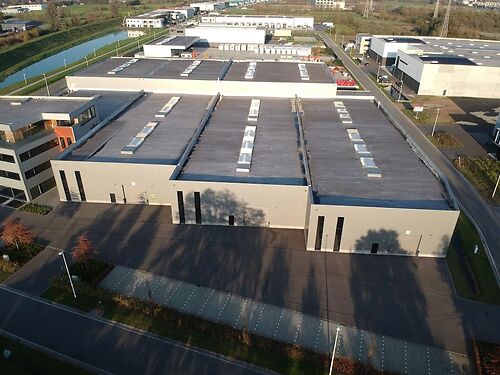 Recent magazijn in de Grote Nest te Evergem (Gent), vlakbij de Gentse haven