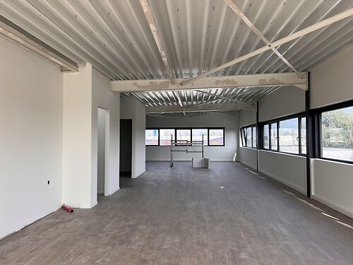 Kantoor met terras in industriezone Klein Akker te Stekene
