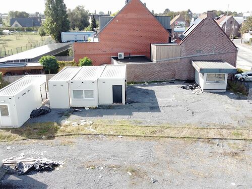 Deels verhard buitenterrein langs de Gentseweg te Desselgem (Waregem)