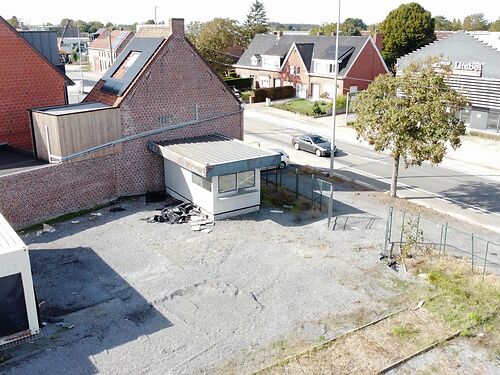 Deels verhard buitenterrein langs de Gentseweg te Desselgem (Waregem)