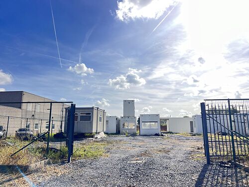 Deels verhard buitenterrein langs de Gentseweg te Desselgem (Waregem)