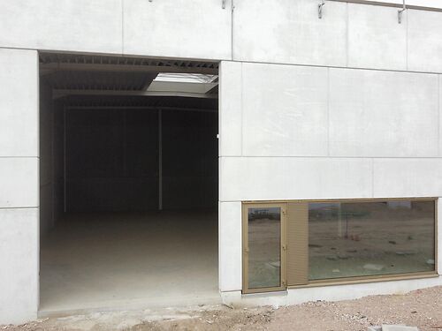 Nieuwbouw magazijn in KMO-park Heiplas langs de N442 te Lede