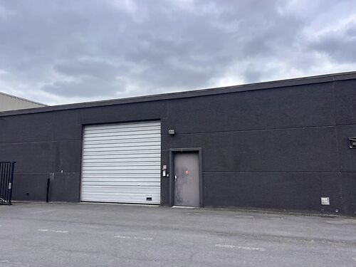Magazijn aan de afrit van de R4 te Oostakker (Gent), aan de Gentse haven