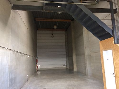 VERHUURD: Magazijn in Ambachtelijke zone te Evergem