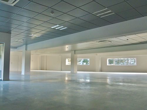 Rustig gelegen kantoorruimte in industriepark te Lokeren