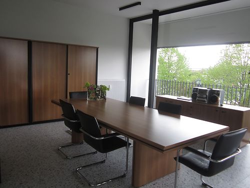 Diverse kantoorruimtes in een business center te Nazareth
