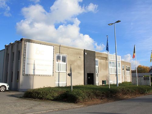 Goed uitgeruste kantoorunits te Waregem
