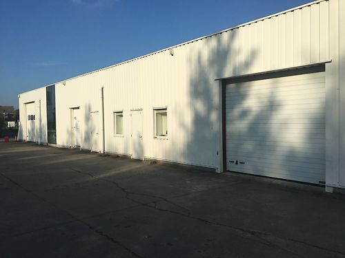 Magazijnen met kantoorruimte te Evergem
