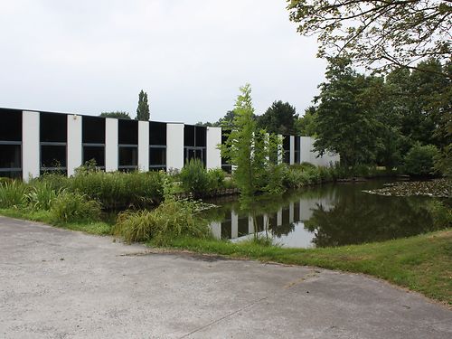 Magazijnen met kantoorruimte te Evergem