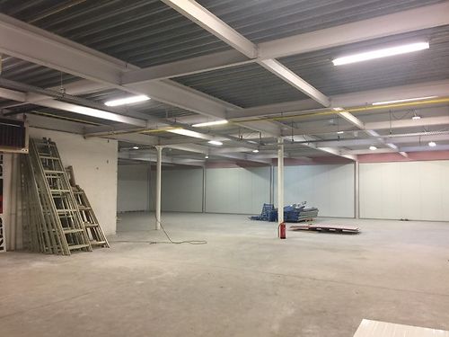Magazijnen met kantoorruimte te Evergem