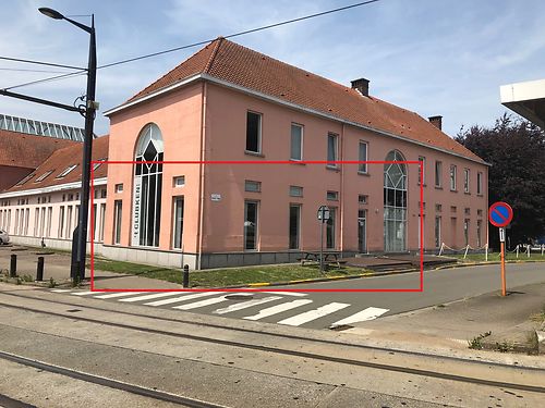 Handelspand met visibiliteit vanaf de steenweg te Sint-Denijs-Westrem