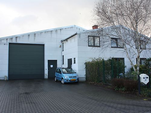 VERKOCHT: Alleenstaand bedrijfsgebouw met woonst te Merelbeke