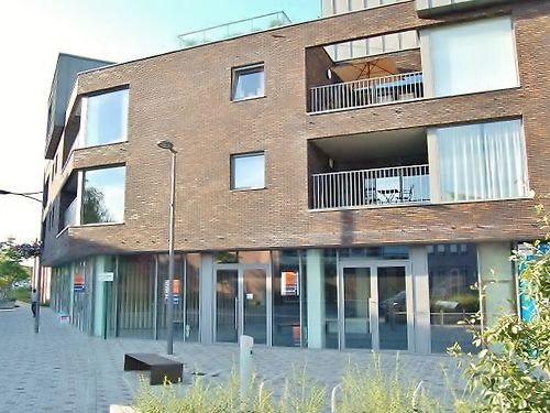 VERHUURD: WINKELRUIMTE IN NIEUWBOUWCOMPLEX TE MERELBEKE