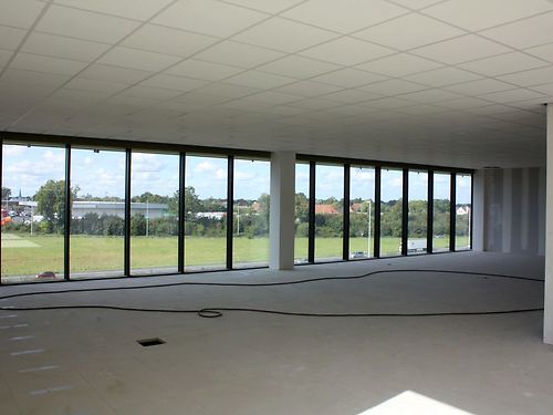 Nieuwbouw kantoren te Waregem langsheen de E17