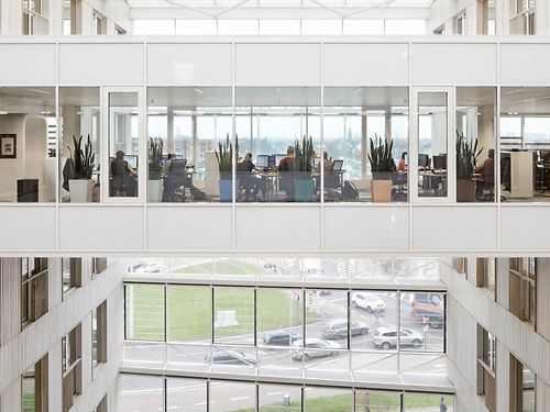 Nieuw & duurzaam kantoorgebouw met uitstekende ligging te Gent