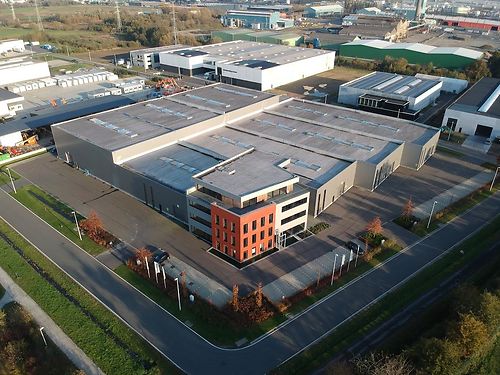 Recent magazijn te Evergem, Grote Nest