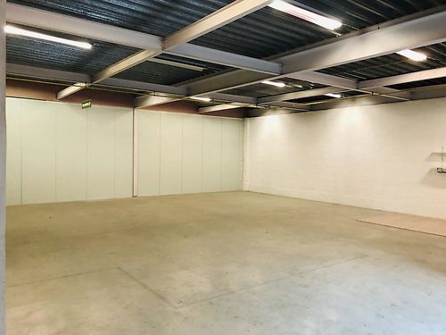 VERHUURD: Magazijnen te Evergem