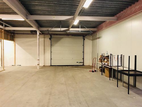 VERHUURD: Magazijnen te Evergem