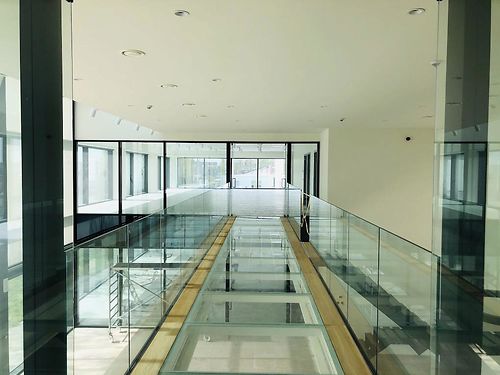 Modern kantoor in bedrijfsgebouw te Deinze (industriezone "De Tonne")