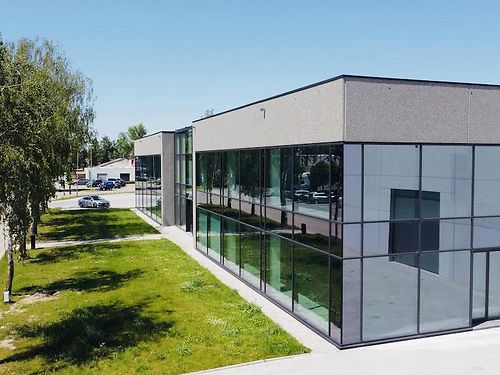 Kantoorruimtes in industriezone "De Tonne" te Deinze