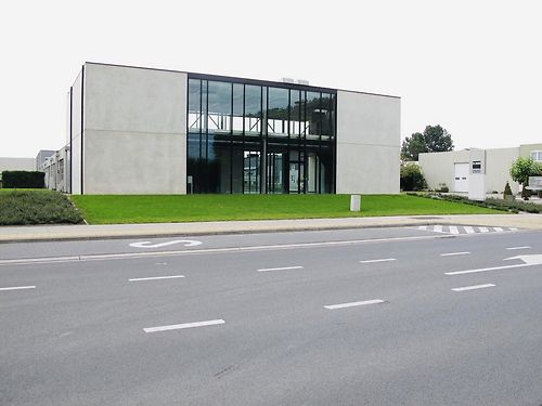 Nieuwbouw kantoor / showroom op zichtlocatie te Merelbeke