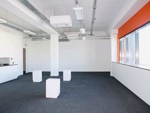 Magazijn met kantoor in recent bedrijvencentrum te Sint-Niklaas