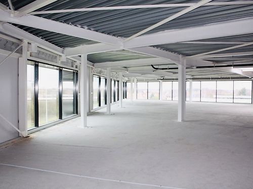 Magazijn met kantoor in recent bedrijvencentrum te Sint-Niklaas