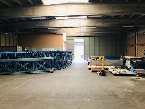 Magazijnruimte met verhard buitenterrein te Kortrijk-Noord