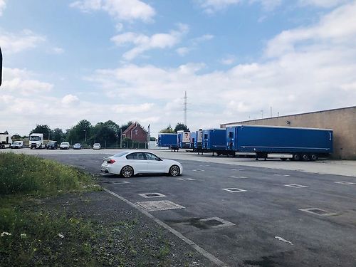 VERHUURD - Verhard buitenterrein te Kortrijk-Noord