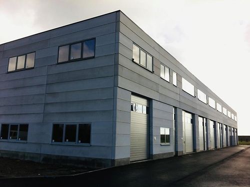 VERHUURD: Magazijn in Ambachtelijke zone te Evergem