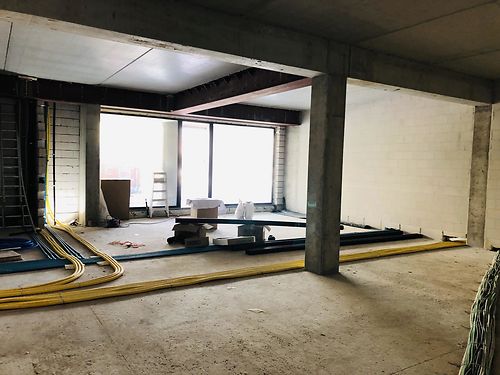 Handelsgelijkvloers met magazijnruimte in nieuwbouwproject te Herzele
