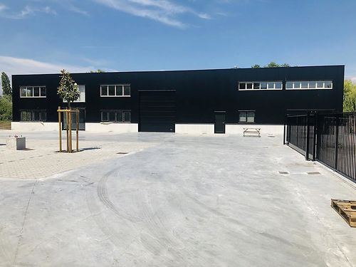 Magazijn met kantoren in kleinschalig project te Merelbeke