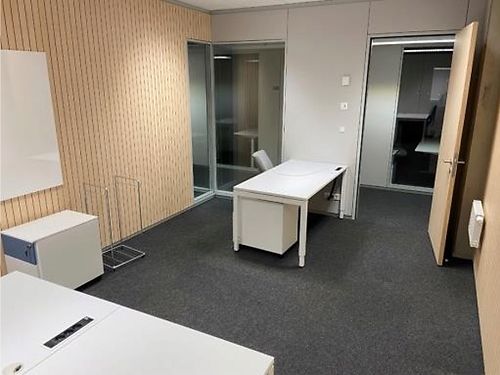 Gerenoveerde kantoren nabij Technologiepark te Zwijnaarde