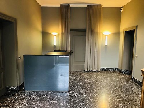 Statige kantoorvilla aan station te Kortrijk