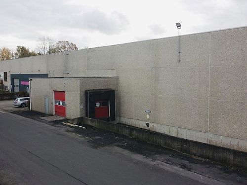 VERHUURD: Voedingsgeschikt bedrijfsgebouw langs de N60 te Oudenaarde