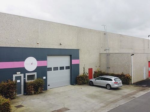 VERHUURD: Voedingsgeschikt bedrijfsgebouw langs de N60 te Oudenaarde