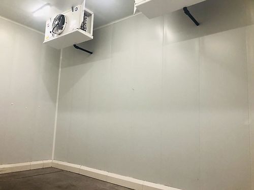 VERHUURD: Voedingsgeschikt bedrijfsgebouw langs de N60 te Oudenaarde