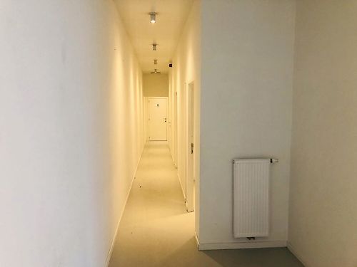 VERHUURD: Voedingsgeschikt bedrijfsgebouw langs de N60 te Oudenaarde