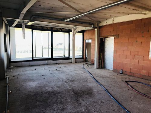 Kantoor op zichtlocatie langs de N60 te Oudenaarde (Mullem)