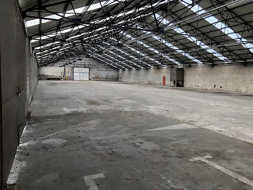 VERHUURD: Opslagruimte naast E40 te Wetteren