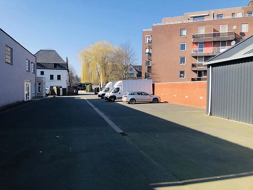 Magazijn nabij stadscentrum te Waregem