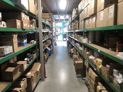 Magazijn met kantoren en buitenruimte te Herzele
