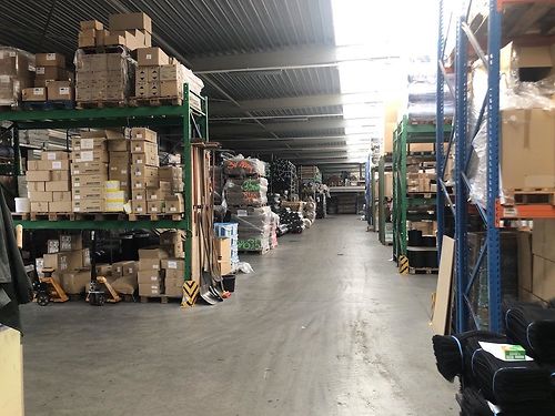 Magazijn met kantoren en buitenruimte te Herzele